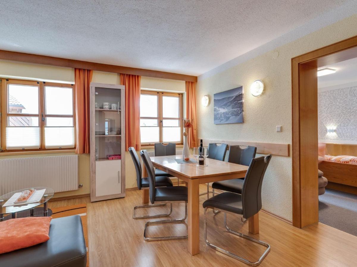 Lively Flat Near A Ski Resort In 피스 외부 사진