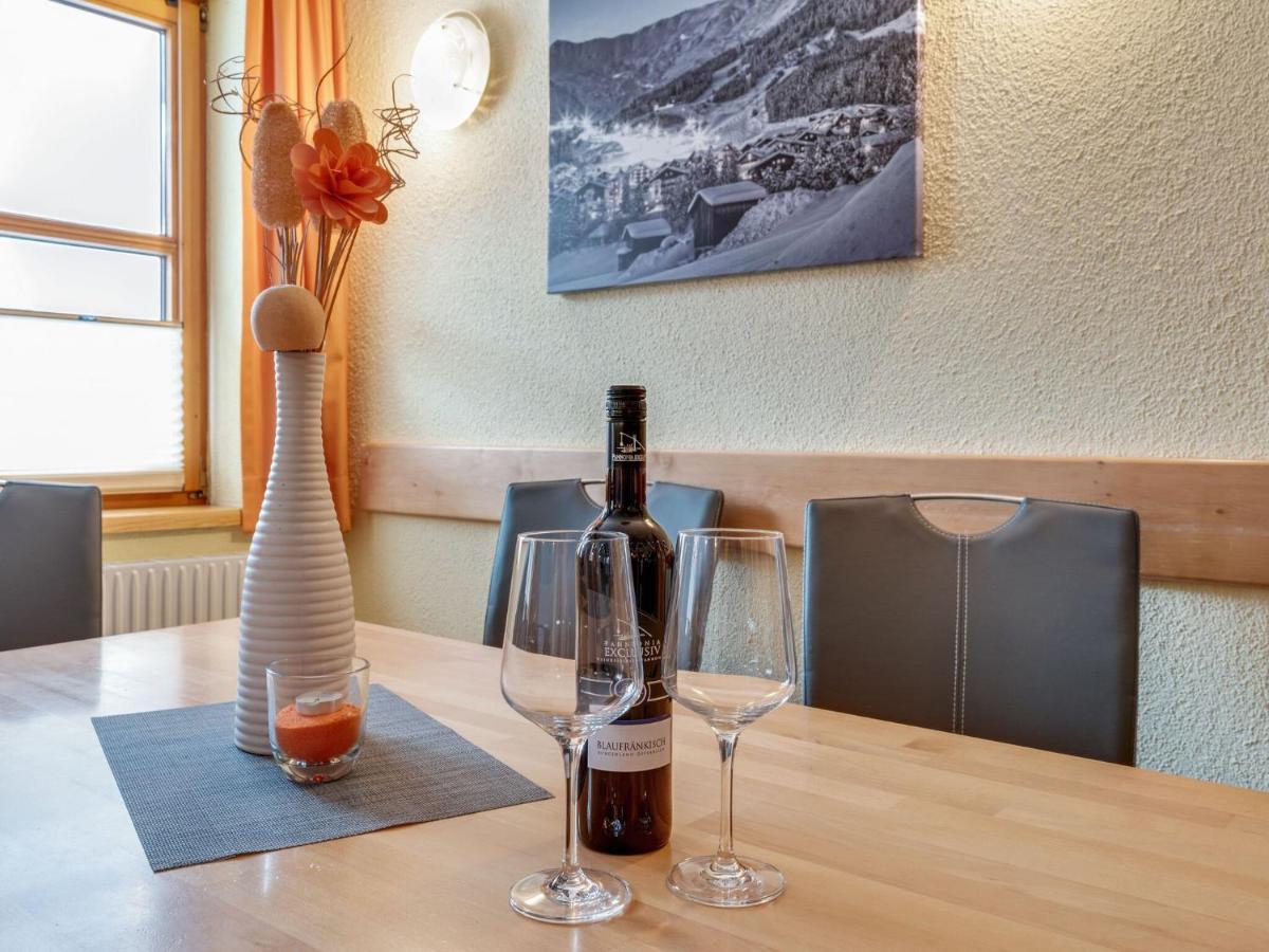 Lively Flat Near A Ski Resort In 피스 외부 사진