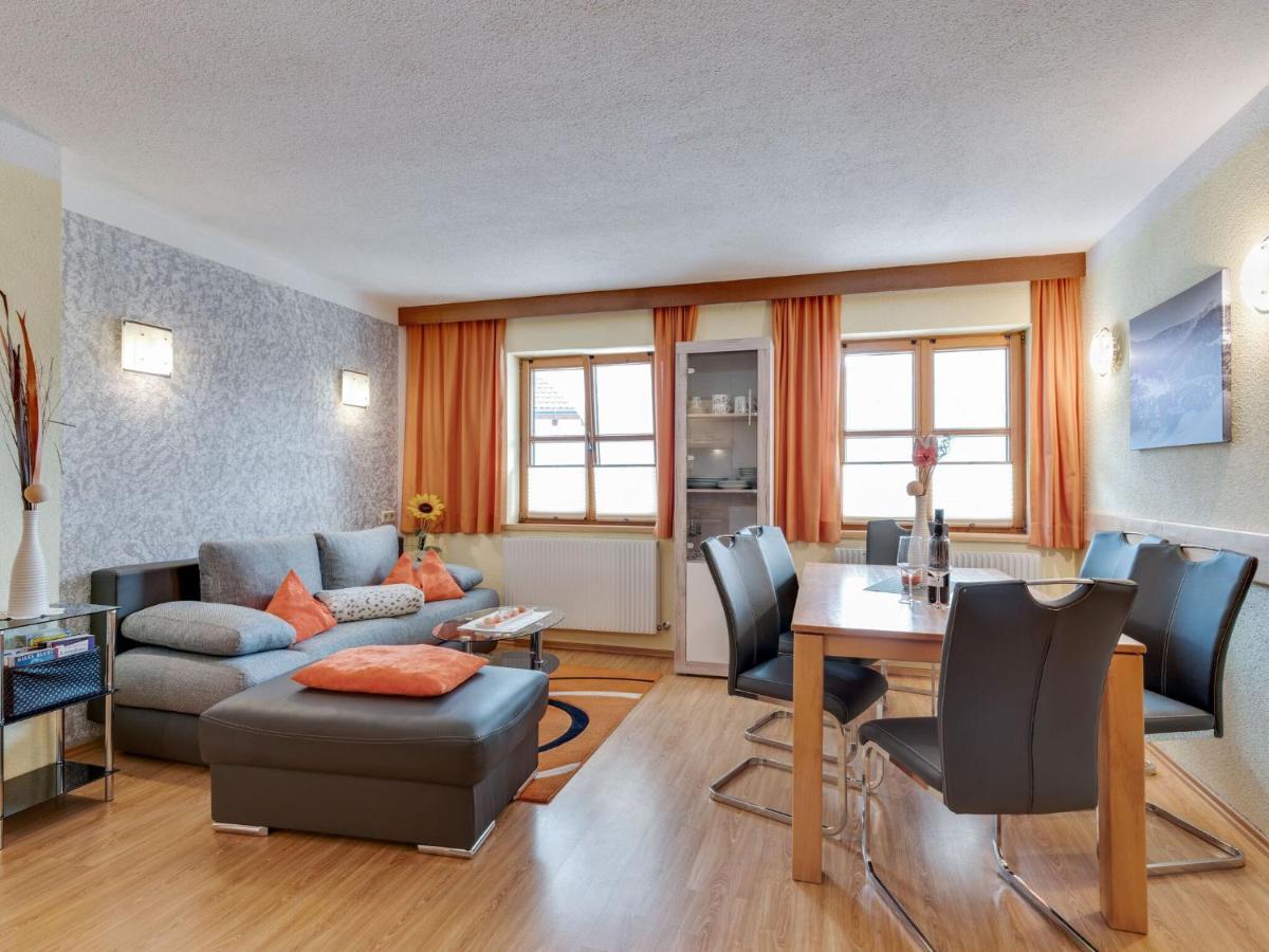 Lively Flat Near A Ski Resort In 피스 외부 사진