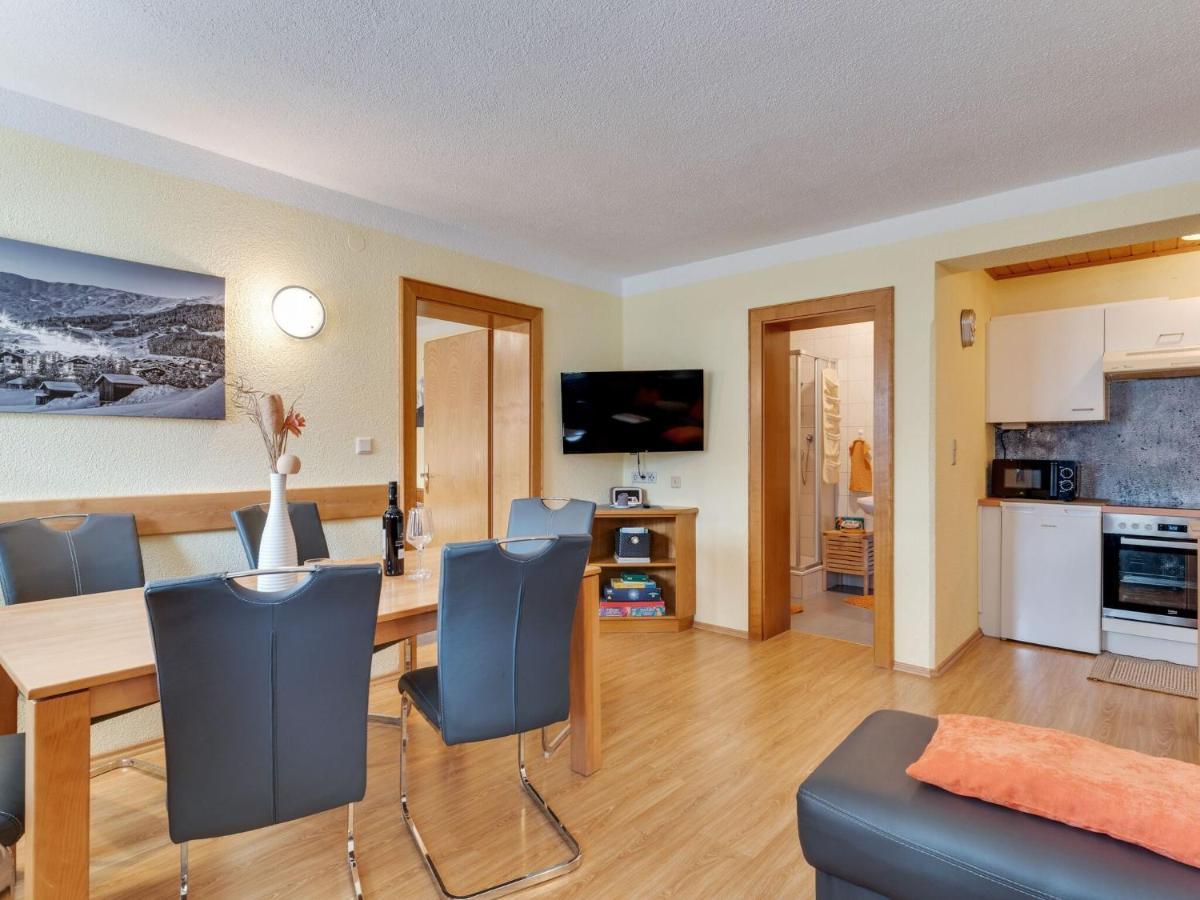 Lively Flat Near A Ski Resort In 피스 외부 사진